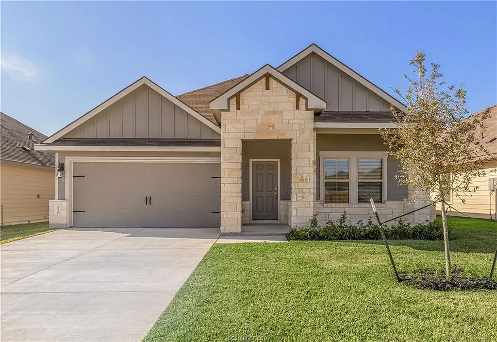 4 bed, 1787 sqft, $2,100 — Photo 1