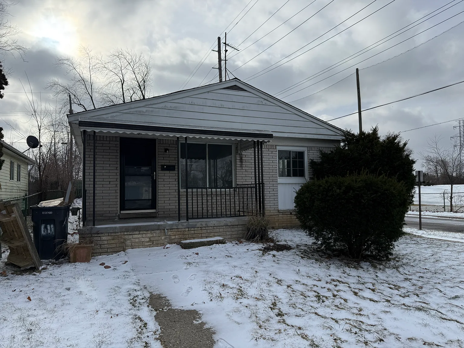 611 Montana Ave photo 1