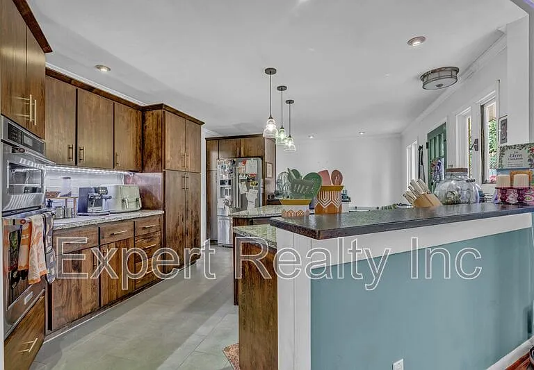 373 Laredo Dr — Photo 11