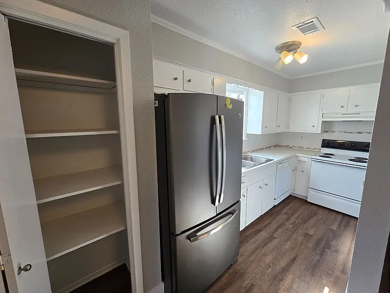 1309 Airline Dr — Photo 7