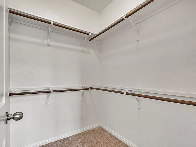 535 Twisted Oaks Ln — Photo 16