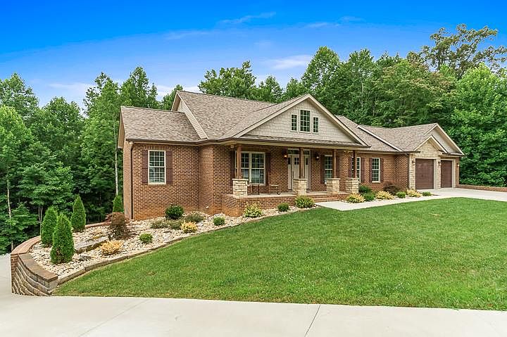 1st image of 3933 Oakmont Cir