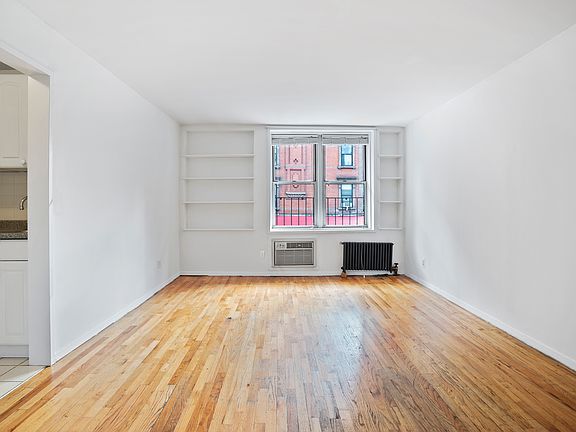3rd image of 301 E 84th St APT 2D