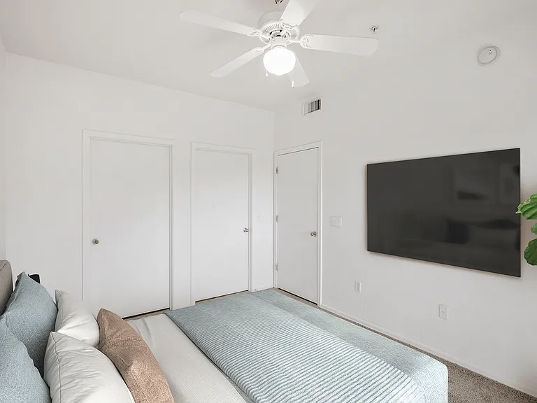 San Fernando Apartments — Photo 16