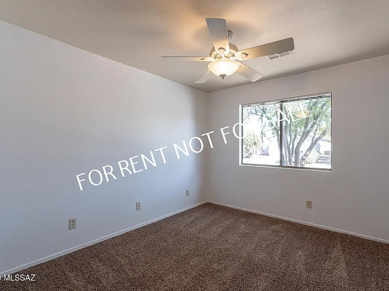 2439 W Rousseau St — Photo 30
