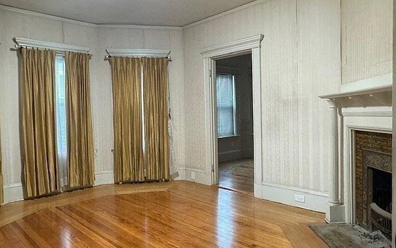 5th image of 44 Walnut St