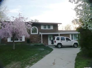 296 Old Town Rd, East Setauket, NY 11733