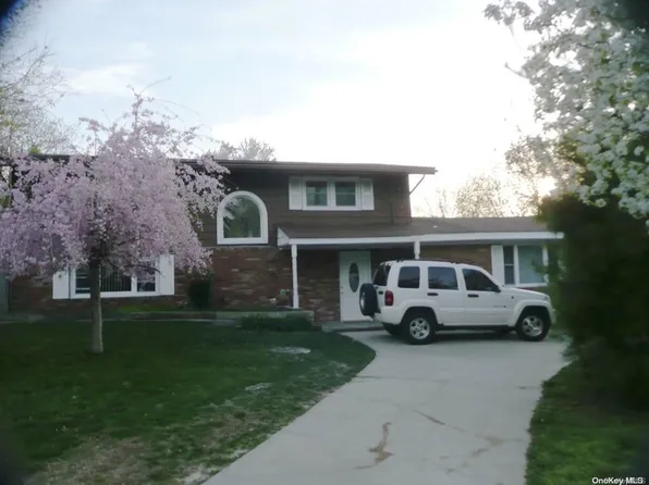 296 Old Town Road, East Setauket, NY 11733