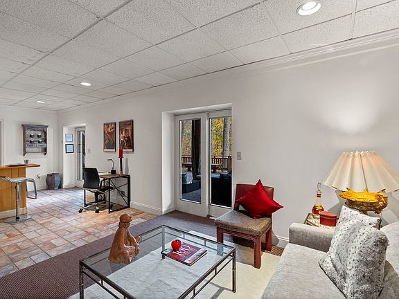 5th image of 25 Highfield Ct APT B