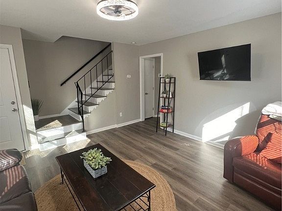 3rd image of 1003 Roanoke Ave #B