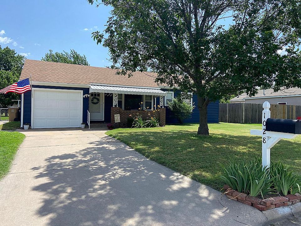 1st image of 1028 College Ln