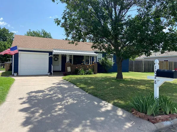 1028 College Ln, Hutchinson, KS 67501