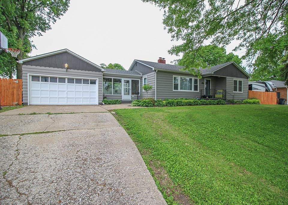1st image of 2124 Manley Ave
