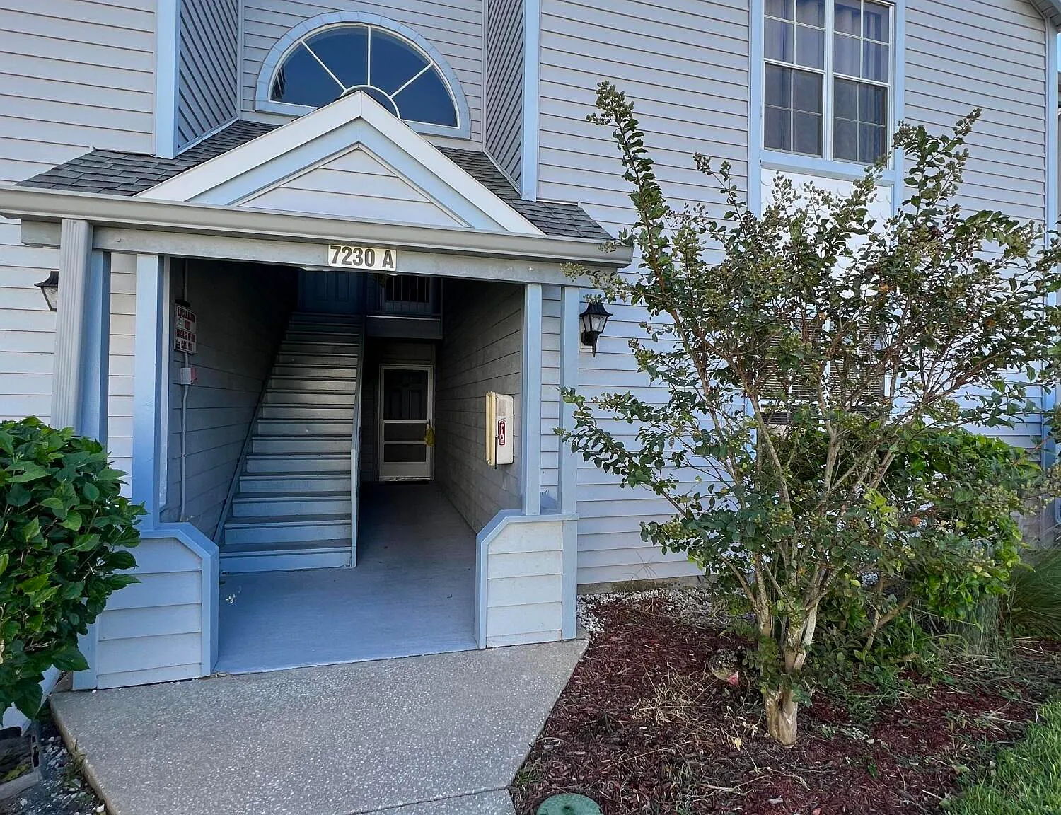 2 bed, 2.0 bath, 1002 sqft, $1,900 — Photo 1