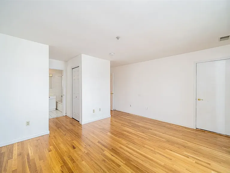 39 Hamilton Ave #C — Photo 9