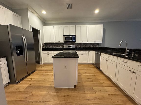 5th image of 2706 W Horatio St