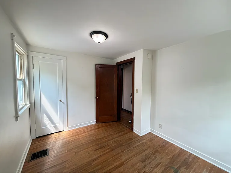 160 Woodward Ave — Photo 10