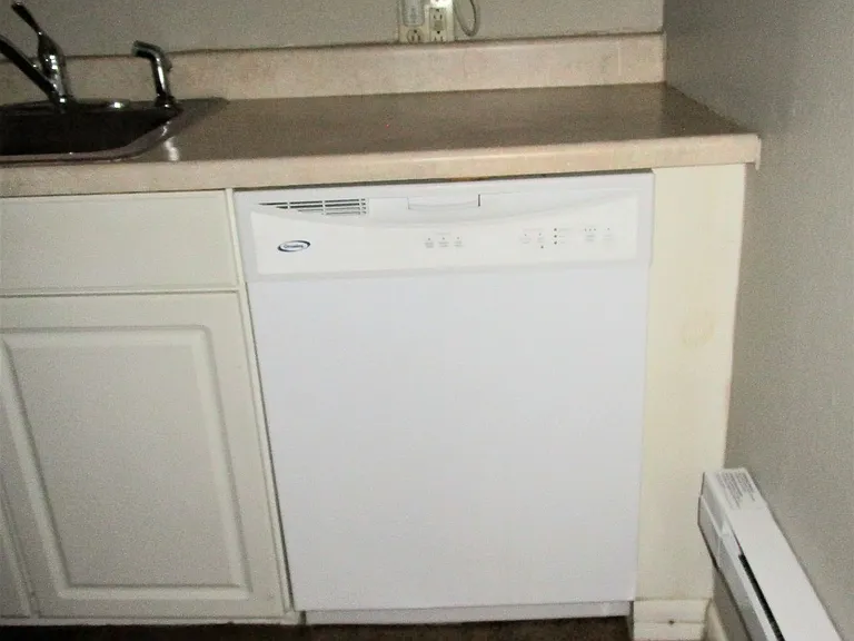 709 N Broadway St — Photo 5