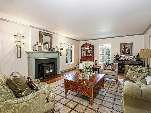 2nd image of 5 Winged Foot Dr #1