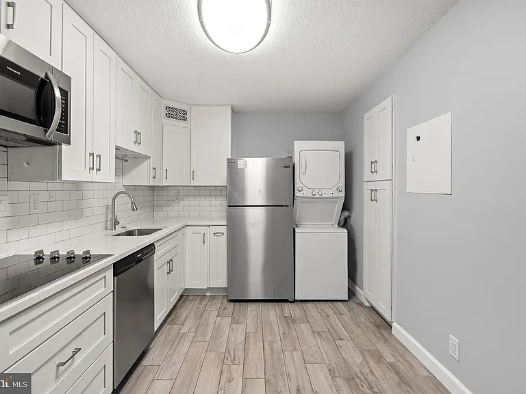 307 Yoakum Pkwy #703 — Photo 12