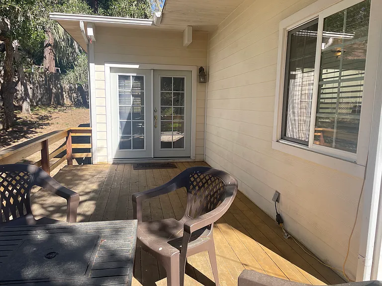 Burton Dr — Photo 13