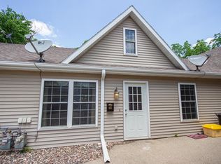 661 W 8th St, Dubuque, IA 52001