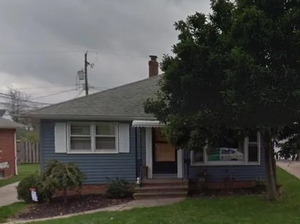 12208 Thraves Rd, Garfield Heights, OH 44125