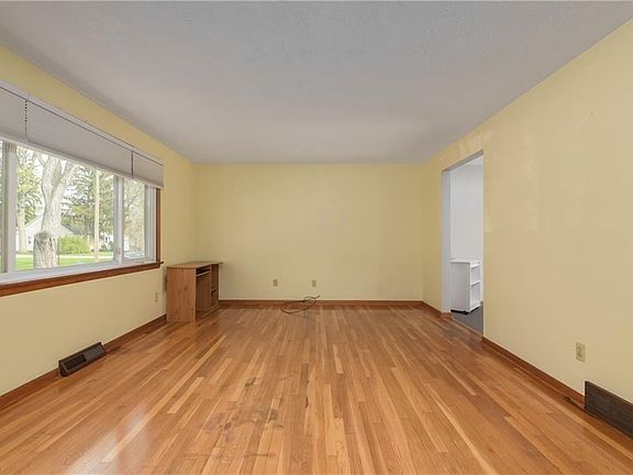 4th image of 343 Olive St