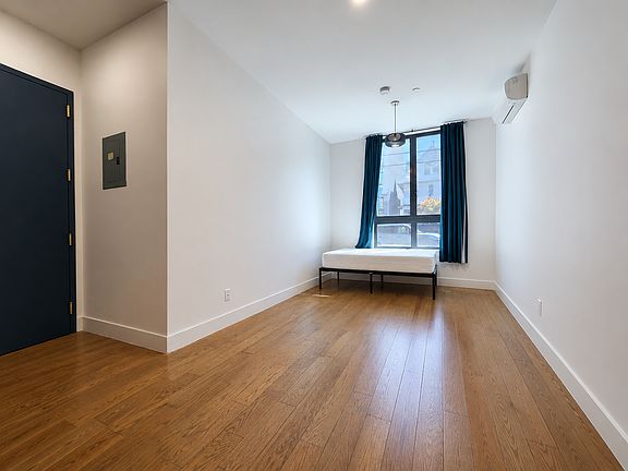 3rd image of 1524 New York Ave #1F