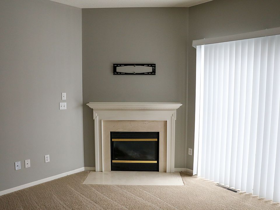 Living Room Fireplace w/TV Mount