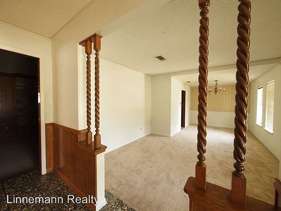 2nd image of 808 Cliffside Dr