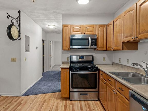 5th image of 265 Sayles Ave Unit 7