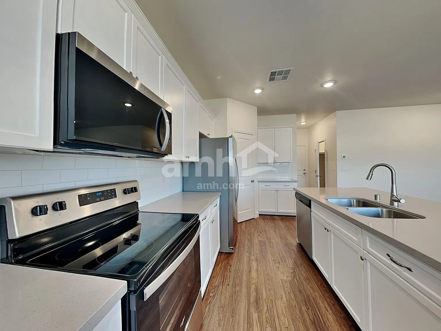 3 bed, 2.5 bath, 1885 sqft, $2,250 — Photo 3