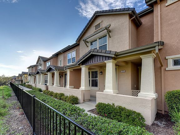 2nd image of 605 Blossom Rock Ln