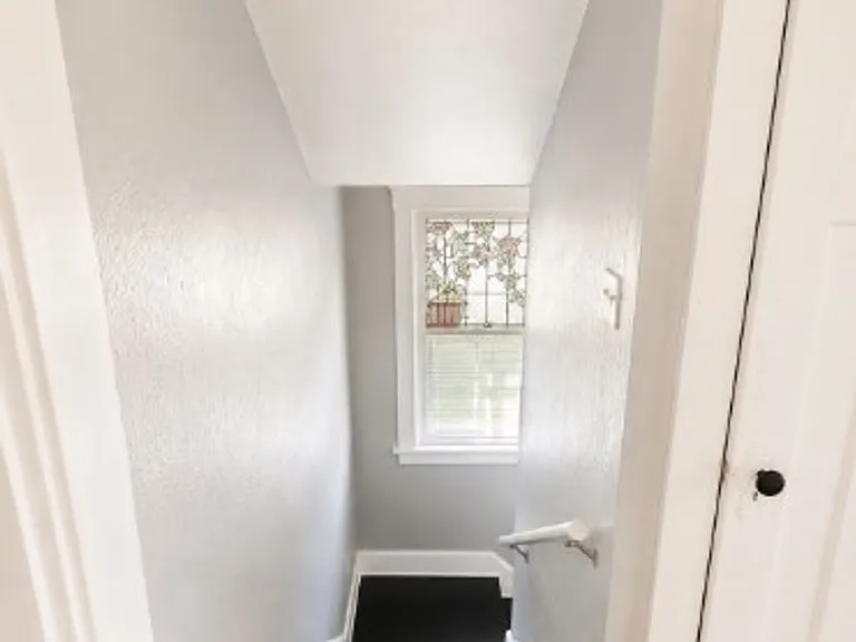 Academy 862 — Photo 8