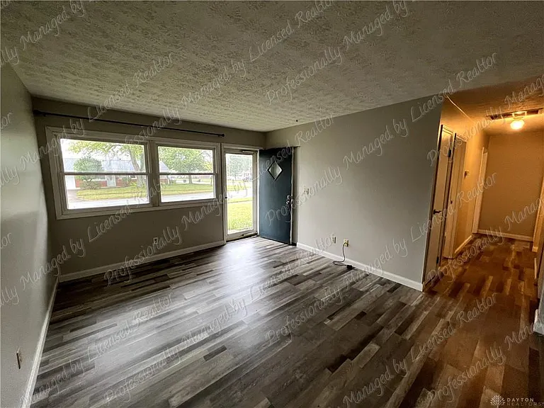 635 Cyril Ct — Photo 6