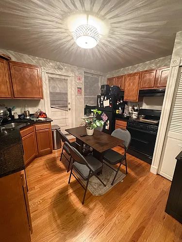 220 Hanover St #7 Photo 1