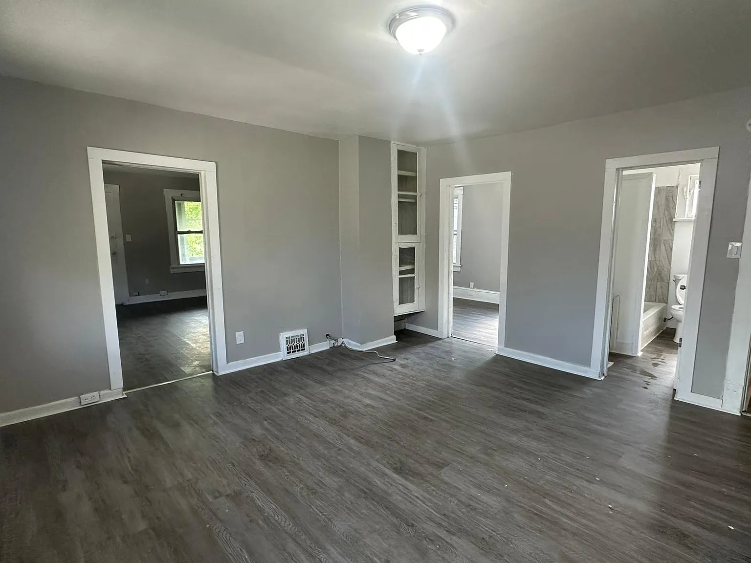 4 bed, 1400 sqft, $1,450 — Photo 2