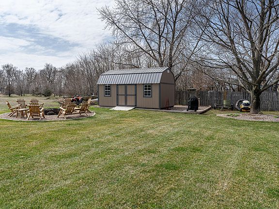 3rd image of 6726 Wellington Dr