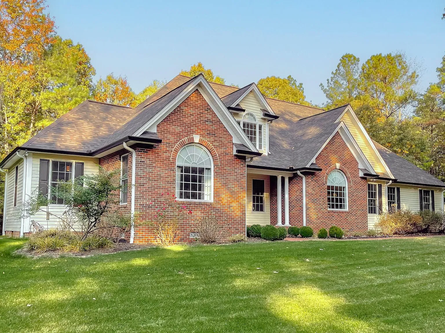4 bed, 2.5 bath, 3036 sqft, $3,595 — Photo 4