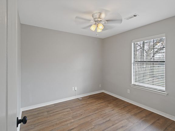 4th image of 40 Holly Dr #B