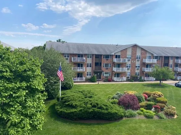 23 Bullocks Point Ave APT 8C, Riverside, RI 02915