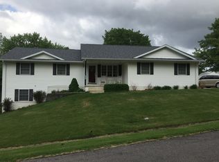 2601 Mayflower Dr, Pekin, IL