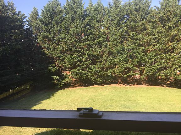 5th image of 711 Valley Hill Ln