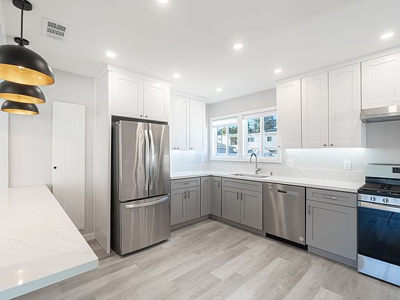 3rd image of 24217 Park St