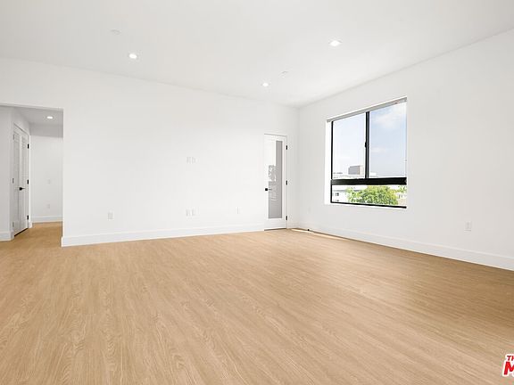 3rd image of 8555 Colgate Ave #402