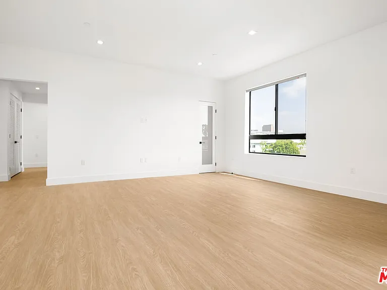 8555 Colgate Ave #402 — Photo 3