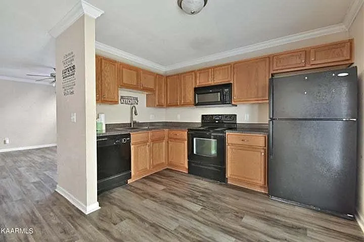 3 bed, 1350 sqft, $1,995 — Photo 2