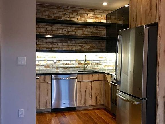 4th image of 374 Kosciuszko APT 2B