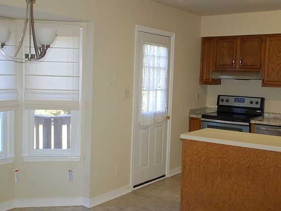 5th image of 4612 Pinenoble Ct